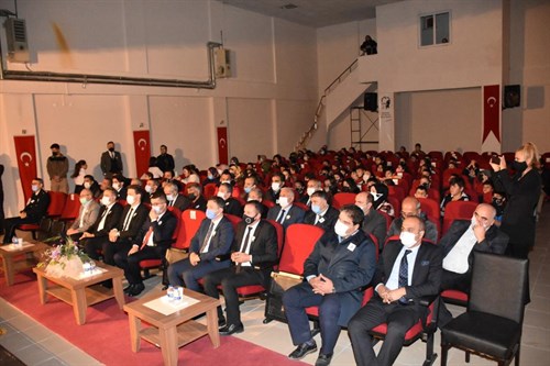 Tortum Kaymakamımız Sn. Okan DAŞTAN, 10 Kasım Gazi Mustafa Kemal Atatürk'ün vefatının 83. yıl dönümü sebebiyle düzenlenen programa katıldı.